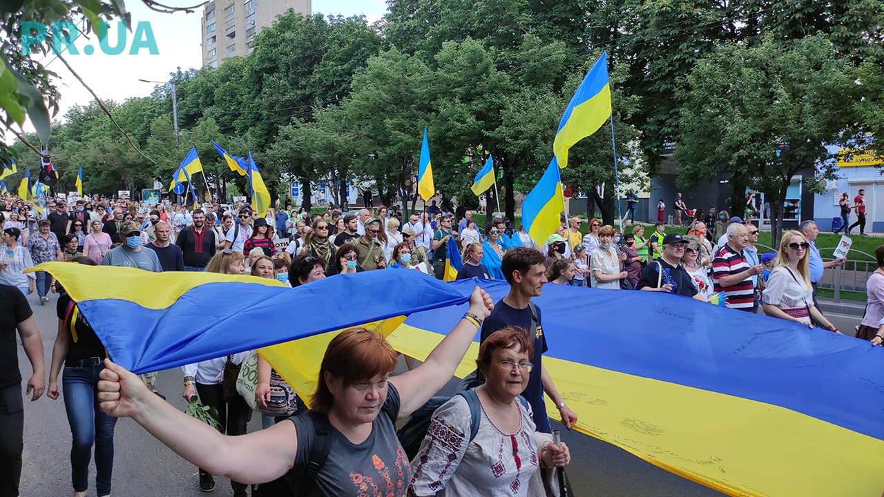 Марш українських сил і військовий парад: Маріуполь святкує сьому річницю визволення