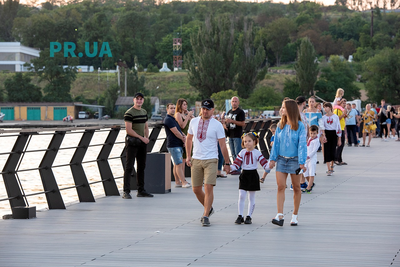 У Маріуполі, раніше запланованого терміну, відкрили західну частину пірсу