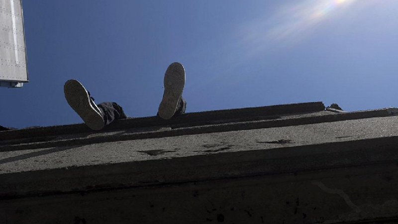 У Маріуполі рятувальники зняли дитину з даху житлового будинку
