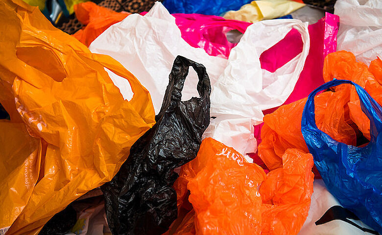 Штраф до 8500 гривень: в Україні можуть заборонити використання пластикових пакетів