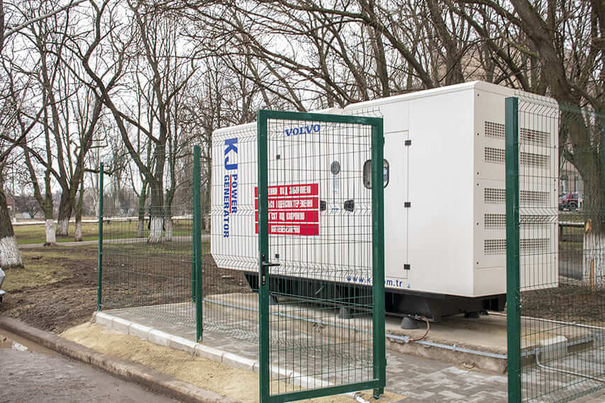 У лікарнях Маріуполя встановили потужні дизель-генератори