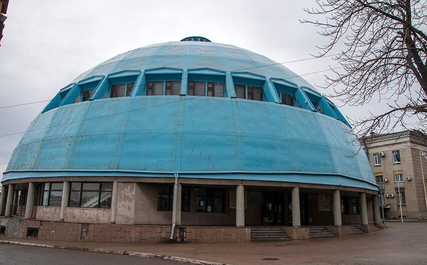 Музей науки або волейбольна арена: влада Маріуполя відповіла на петицію щодо збереження ВК «Купол»