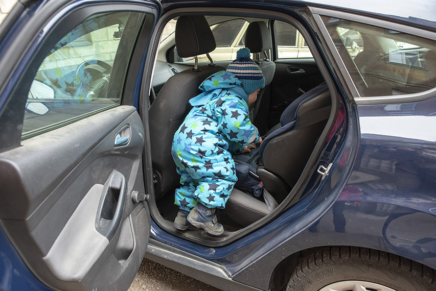 В Україні посилили вимоги до перевезення дітей в авто