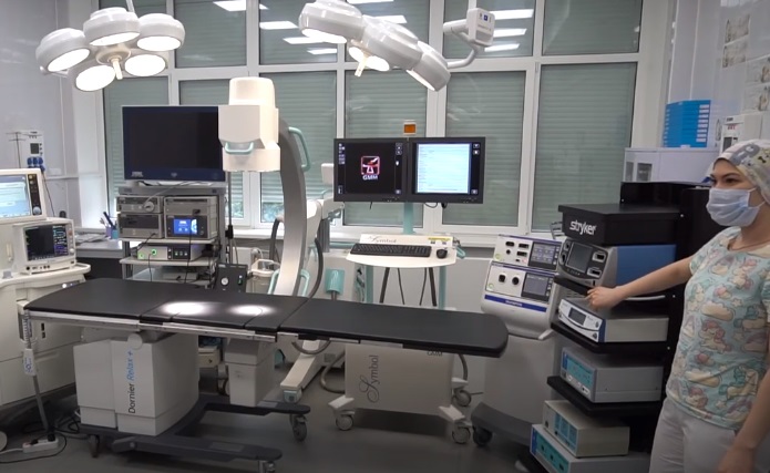 У лікарні Маріуполя за допомогою швейцарського обладнання рятують життя людей