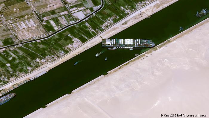 Судно «Евер Гівен» зняли з мілини в Суецькому каналі