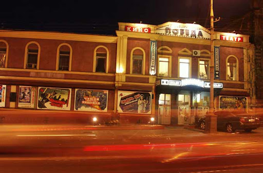 Найстаріший кінотеатр Маріуполя залишився без літнього екрану