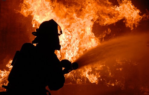 У Маріуполі за одну ніч спалахнуло два будинки