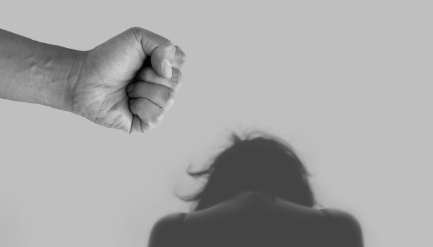 «Ударна» ніч: в Маріуполі сплеск домашнього насильства