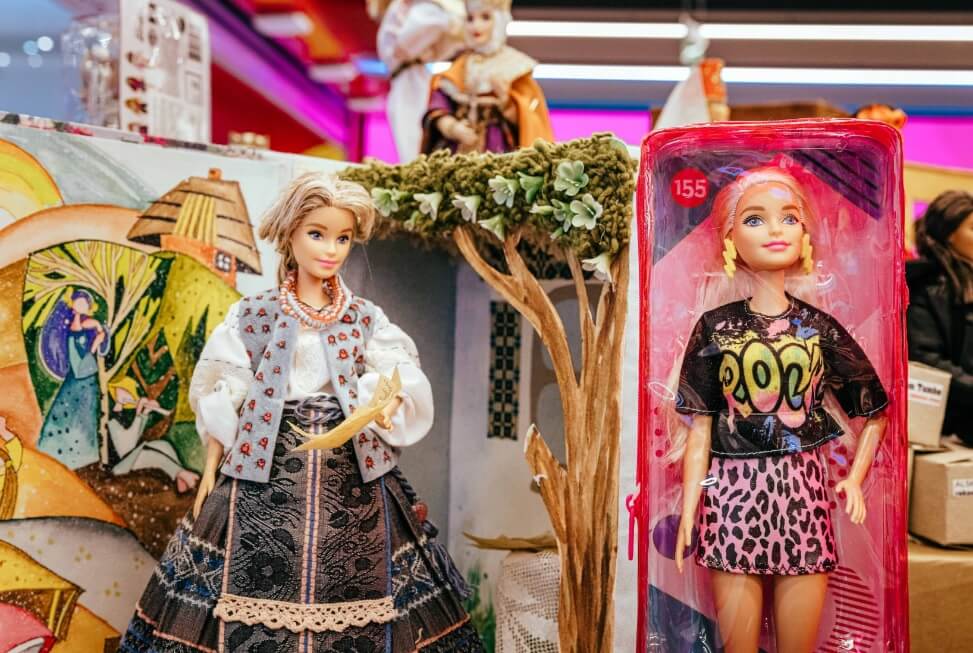 В Україні ляльок Барбі перетворили в Роксолану, Заньковецьку і Фреймут
