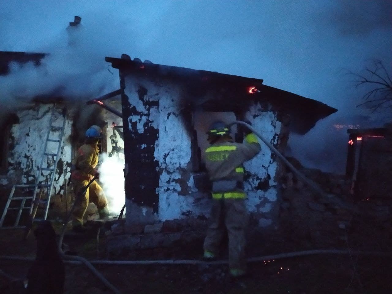 У Маріуполі вогонь пошкодив житловий будинок