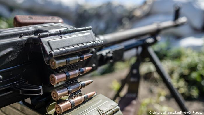 На Маріупольському напрямку бойовики обстріляли українські позиції, поранено одного військового