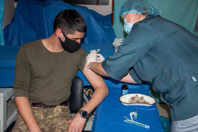 Понад 35 тис. українських військових вакцинувалися від ковіда