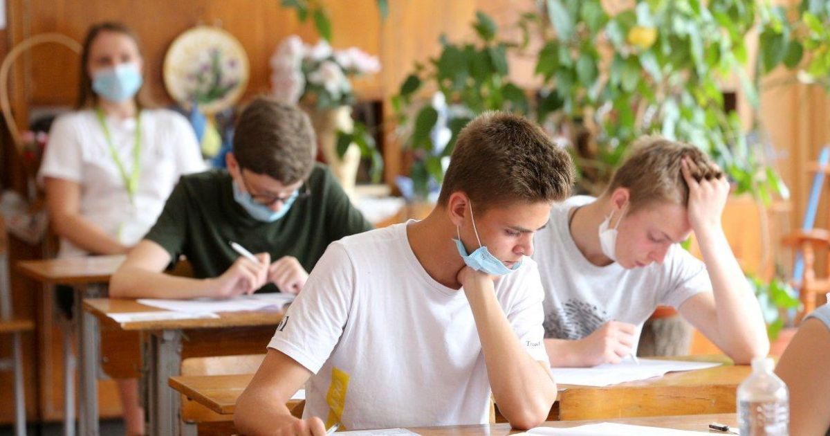 В Україні звільнили випускників 11-класів від проходження ДПА