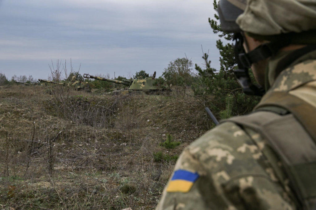 На маріупольському напрямку окупанти обстріляли українські позиції, один воїн поранений