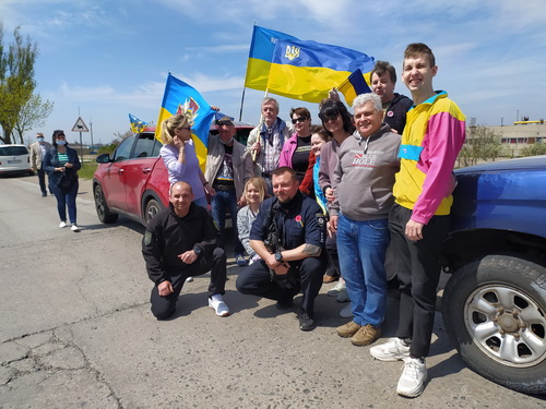 Десятки авто під прапорами України і Маріуполя здійснили автопробіг