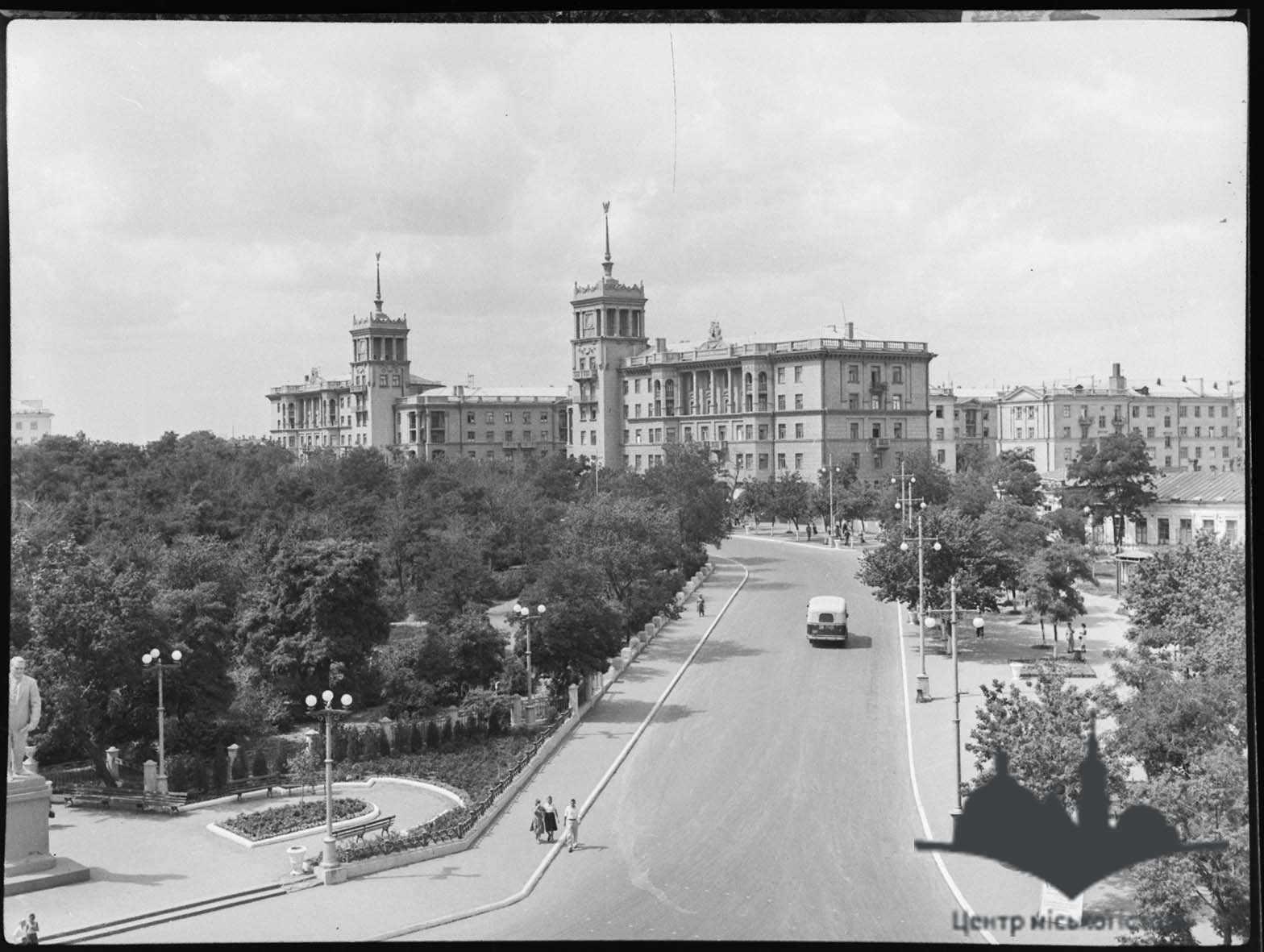 Маріупольцям пропонують взяти участь у літній школі і (роз)архівувати своє місто