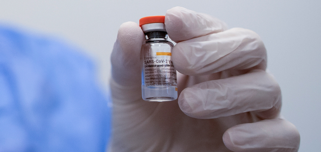 Україна отримала ще 500 тис. доз китайської вакцини. Коли маріупольці отримають щеплення?