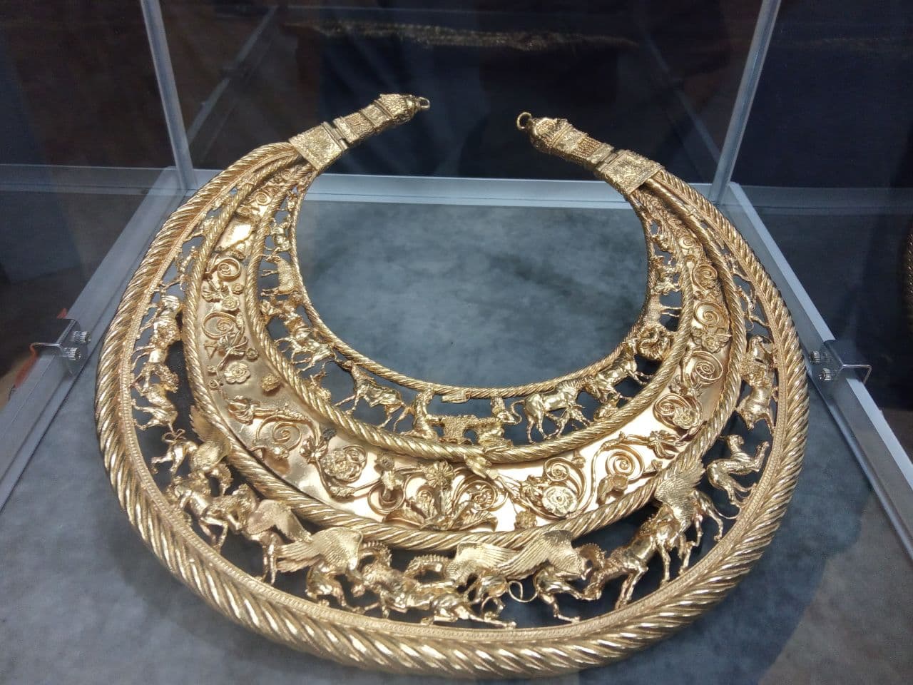Як охороняють скіфське золото у Маріуполі