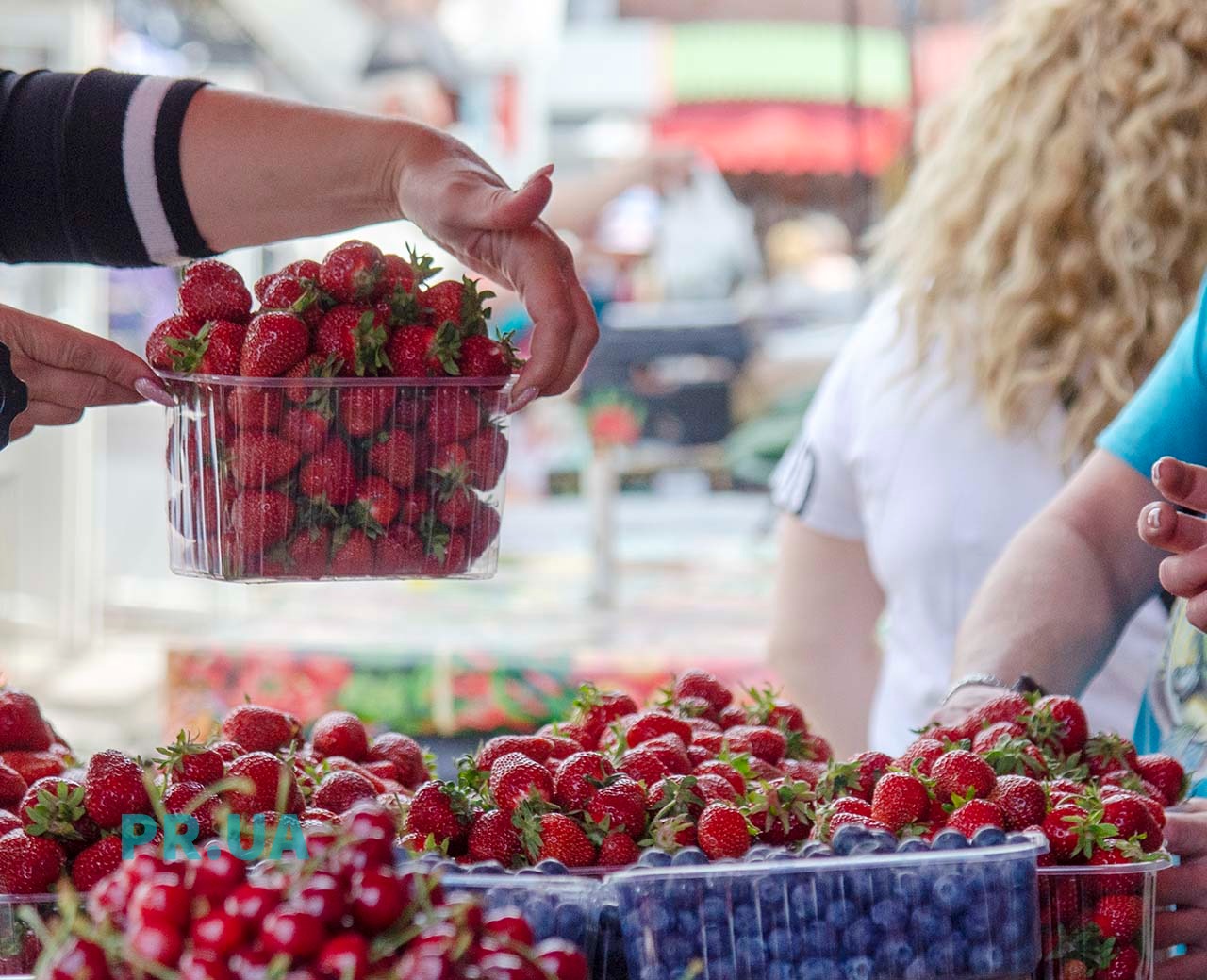 Які ягоди та овочі на ринках Маріуполя найбільш нітратні?