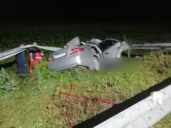 На Донеччині двоє людей загинули в аварії