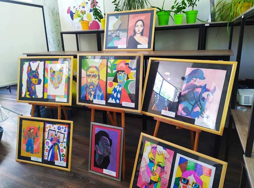 У стилі Уорхола: в Маріуполі відкрилася виставка POP-ART