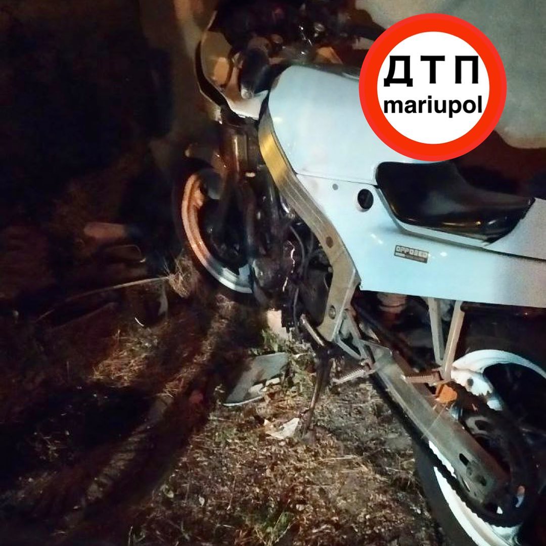У Маріуполі мотоцикліст врізався в трансформаторну будку