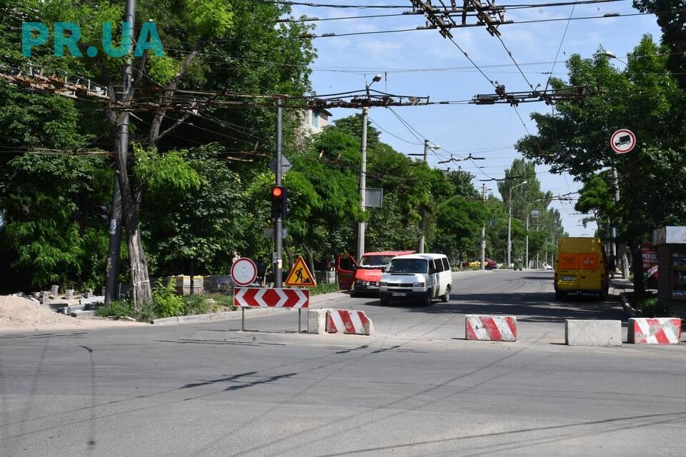 В Маріуполі проспект Будівельників відкриють для транспорту, але ремонт триває (ФОТО+ВІДЕО)