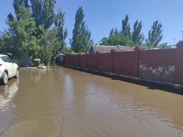 У Маріупольському районі ліквідують наслідки зливи: є загроза підтоплення будинків (ФОТО)