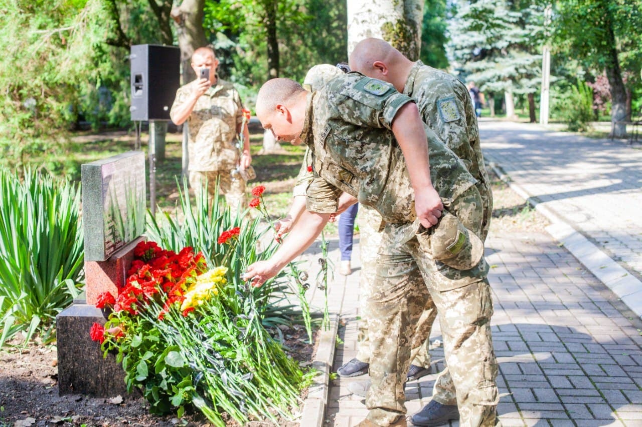 Під Маріуполем вшанували пам'ять загиблих внаслідок артобстрілу