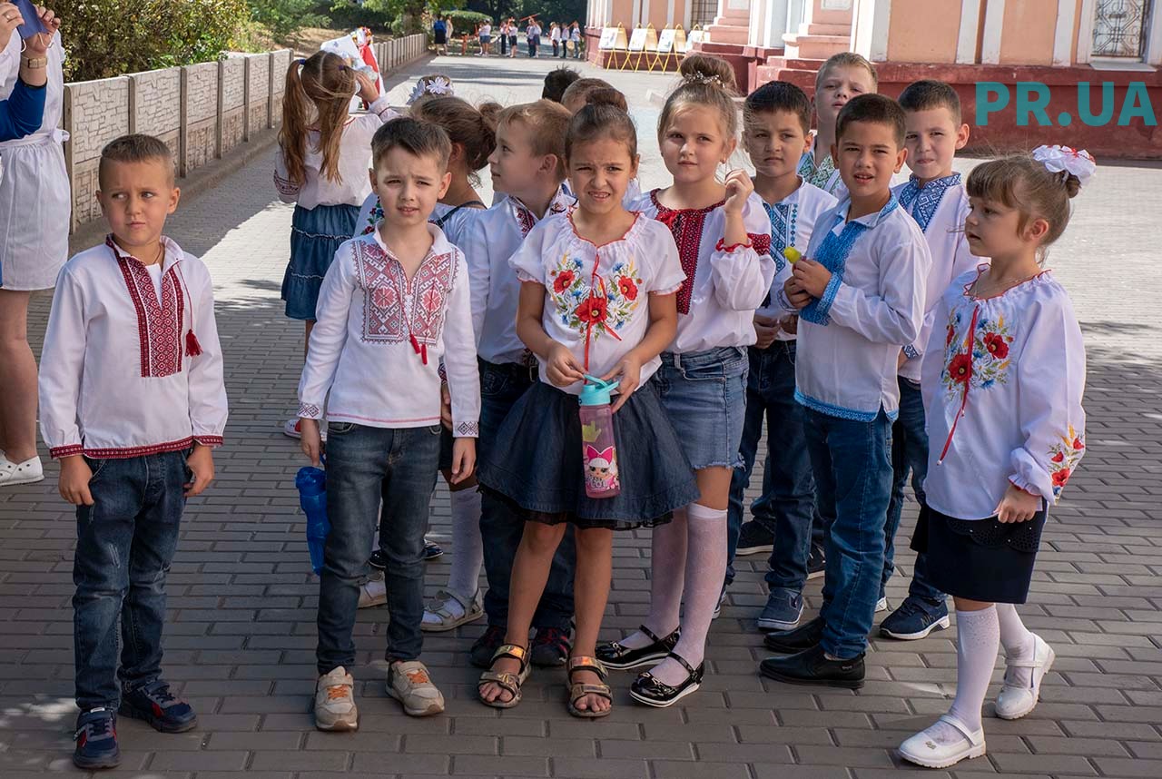 Маріупольські школи почнуть видавати електронні свідоцтва про початкову освіту