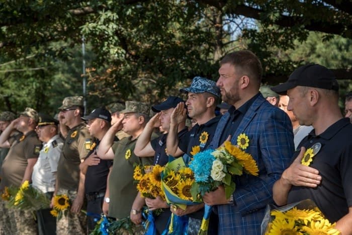 Маріупольці вшанували пам'ять захисників України (ФОТО)