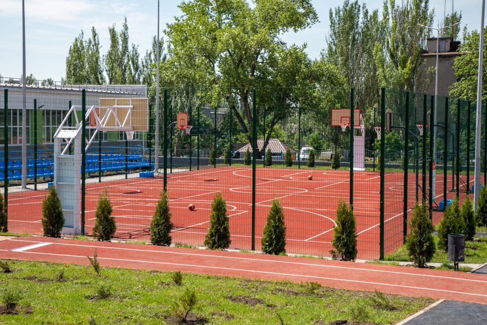 У Маріуполі відремонтують міський ліцей, а біля шкіл збудують спортмайданчики