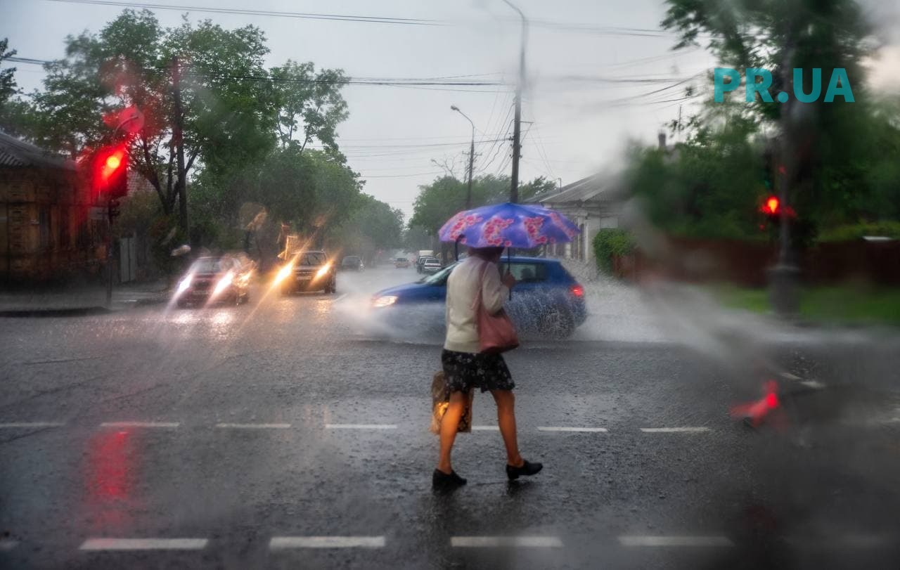 У Маріуполі продовжить лити дощ і похолодає до +16°C