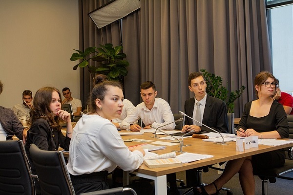 Стажування майбутніх юристів на активах Метінвесту завершилося дебатами (ФОТО)