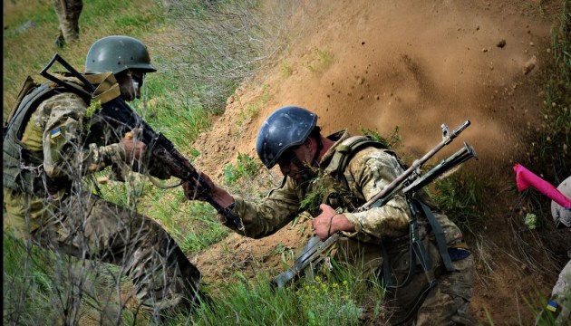 На Донбасі три обстріли та один поранений