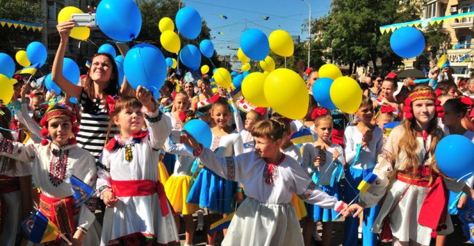 Маріупольці відсвяткують День міста, Міжнародний день миру та Різдво Пресвятої Богородиці