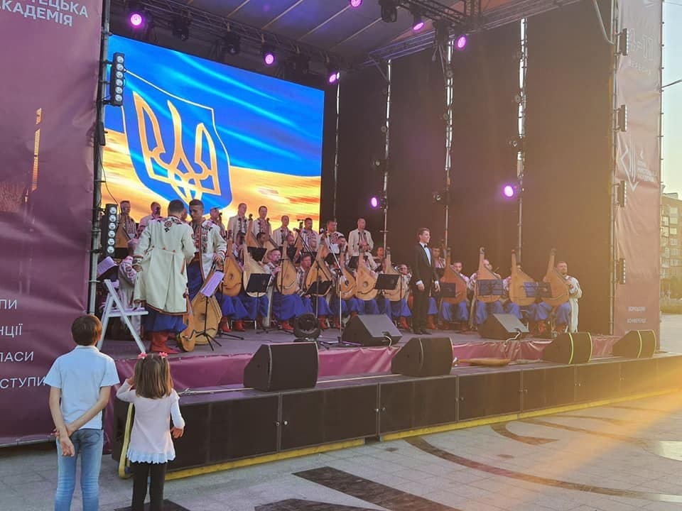У центрі Маріуполя хор бандуристів виконав пісню Скрябіна (ФОТО+ВІДЕО)