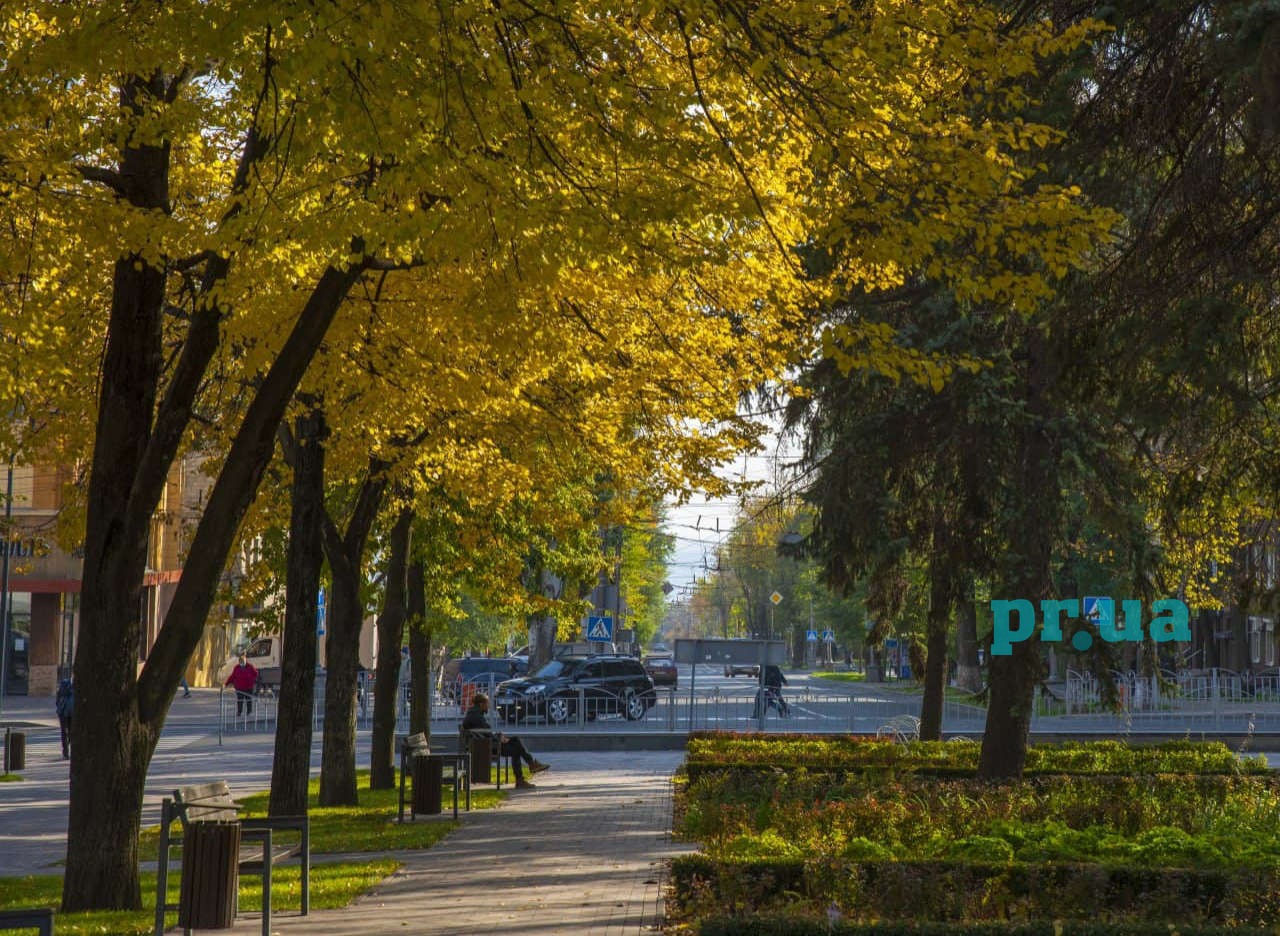 У Маріуполі «руда» осінь принесе +17 градусів і суху погоду