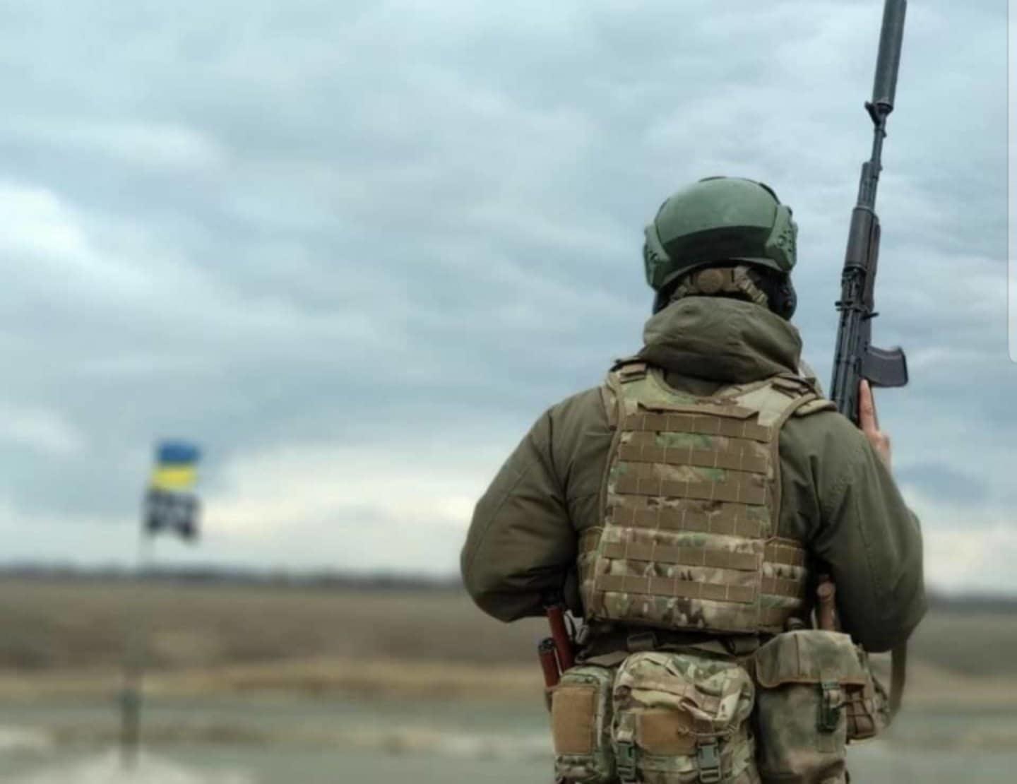 Ворог обстріляв українські позиції під Маріуполем, загинув військовослужбовець