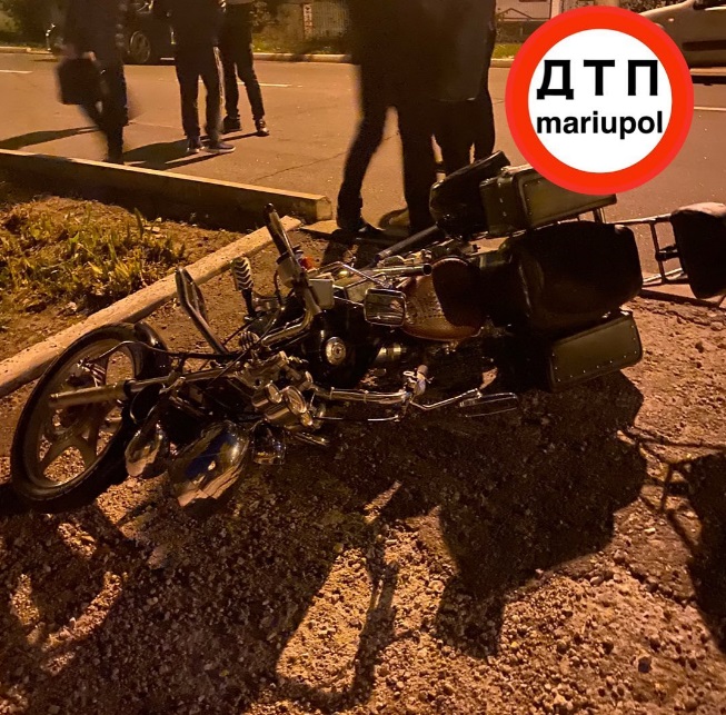 У Маріуполі мотоцикліст наїхав на пішохода (ФОТО)