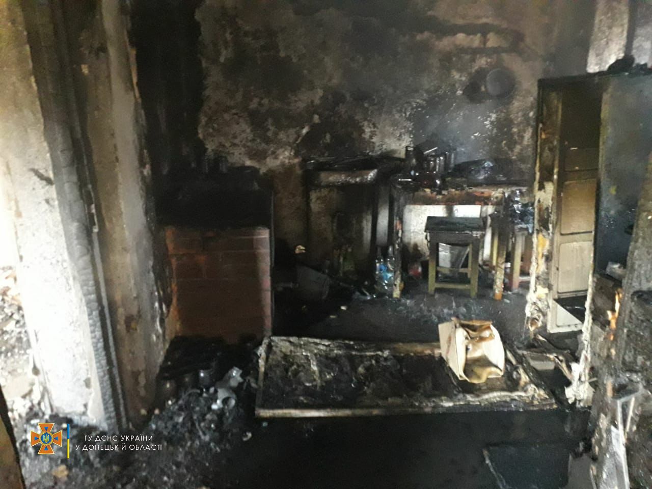 У Маріуполі загорівся приватний будинок: загинули дві людини (ФОТО)