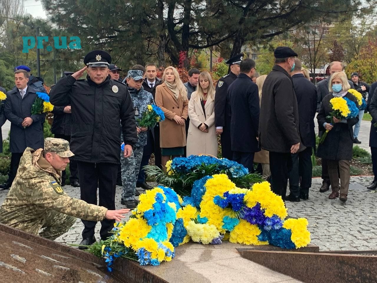 У Маріуполі проходять урочистості до Дня захисників та захисниць України (ФОТО)