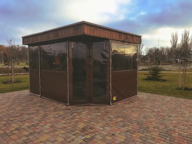 У Маріуполі в Ювілейному парку імені Гурова утеплили альтанки в зоні барбекю