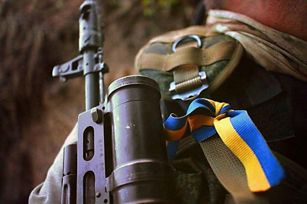 На Донбасі під час ворожого обстрілу поранено п'ятеро українських військових