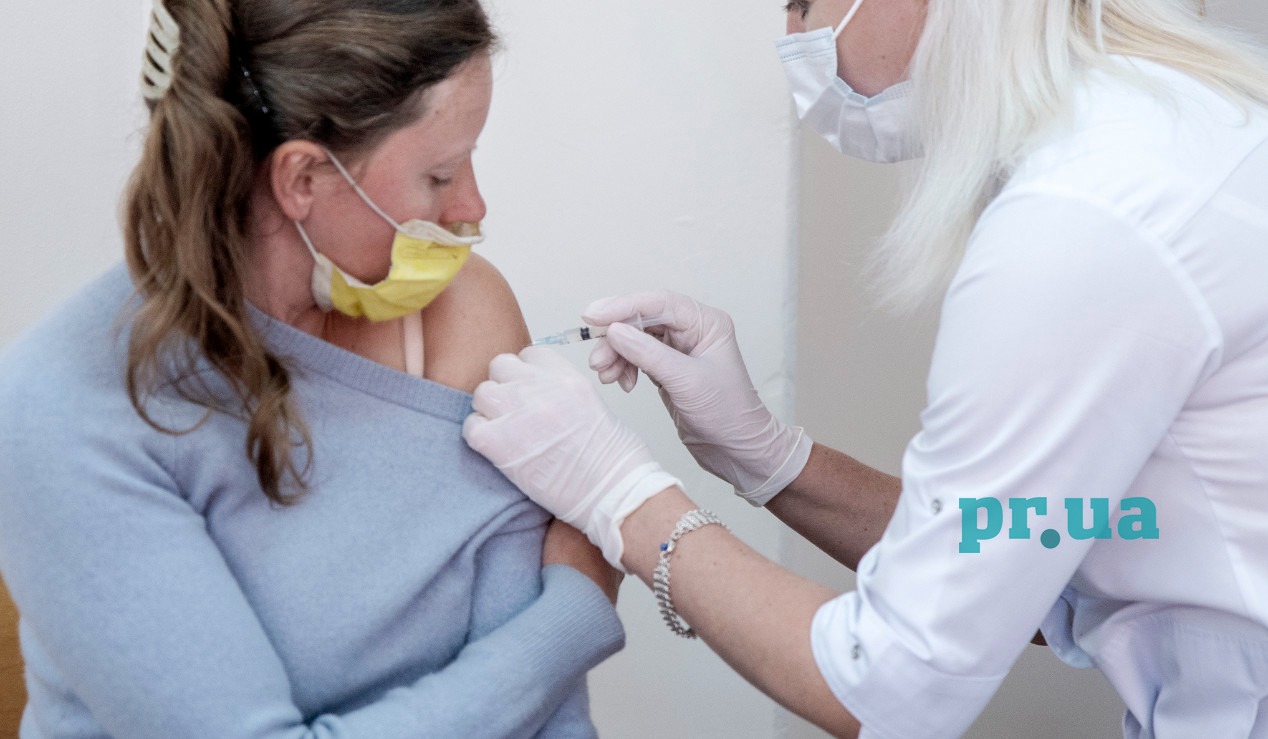 В Україні розширили перелік професій з обов’язковою вакцинацією проти коронавірусу