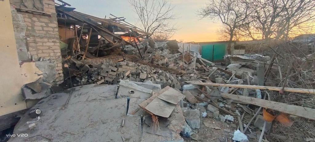 На Донбасі через обстріли пошкоджені та знищені житлові будинки (ФОТО)