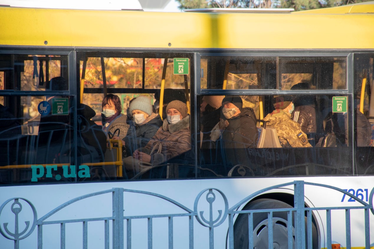 Маріуполь вийшов із ”червоної” зони карантину, які обмеження продовжують діяти у місті