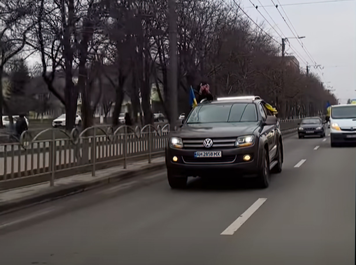 В Маріуполі пройшов патріотичний автопробіг до Дня єднання (ВІДЕО)