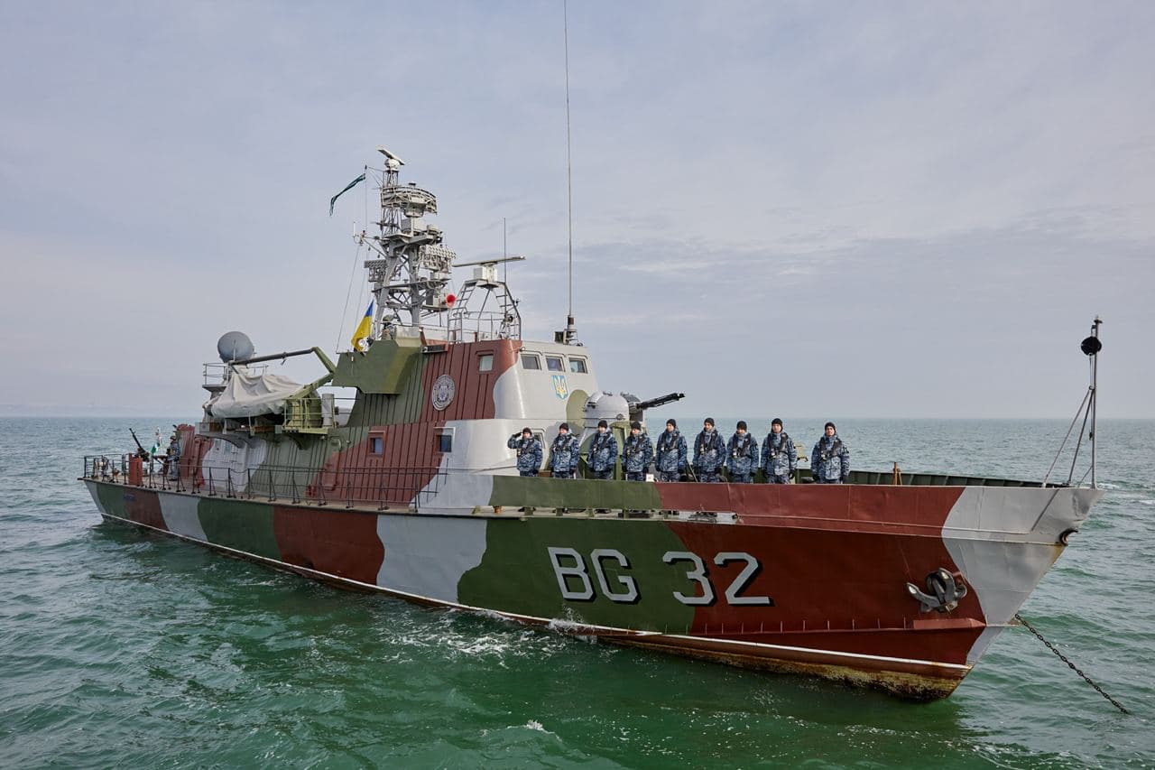 Президент України вийшов у Азовське море на судні ”Капітан Чусов” (ФОТО)