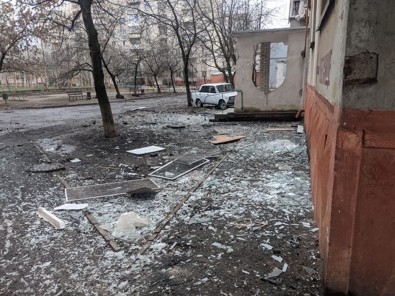 У Маріуполі внаслідок російського вторгнення загинула людина, пошкоджено 27 будинків